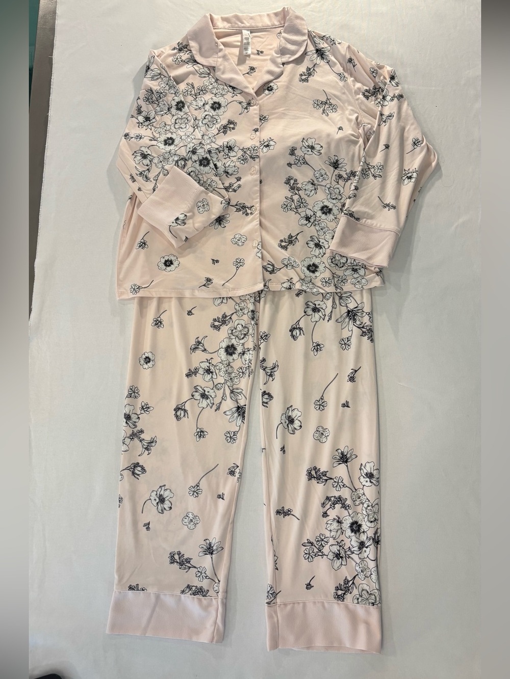 Flora Nikroos Pink Floral long sleeve Button-Down Pajama Set. Size Medium